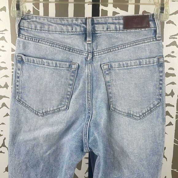 Hollister Ultra High-Rise Mom Jean Super Distressed Light Wash sz W24 L27 - Picture 7 of 11